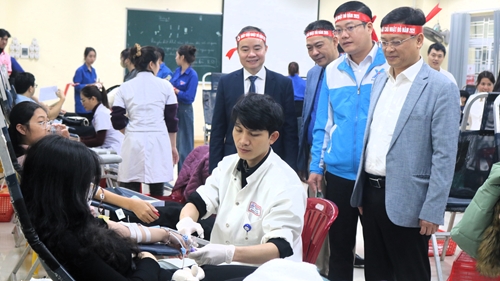 Nearly 1,300 people participate in the “Red Sunday” voluntary blood donation festival