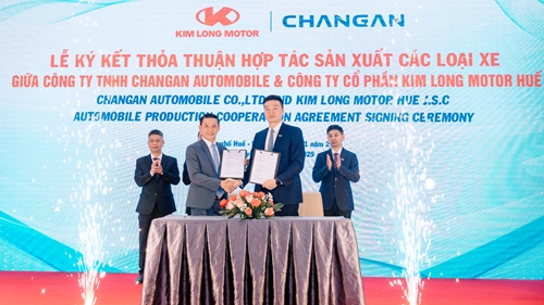 Announcing the plan to build the Kim Long Truong An Vietnam passenger car manufacturing plant 5-7 Seats