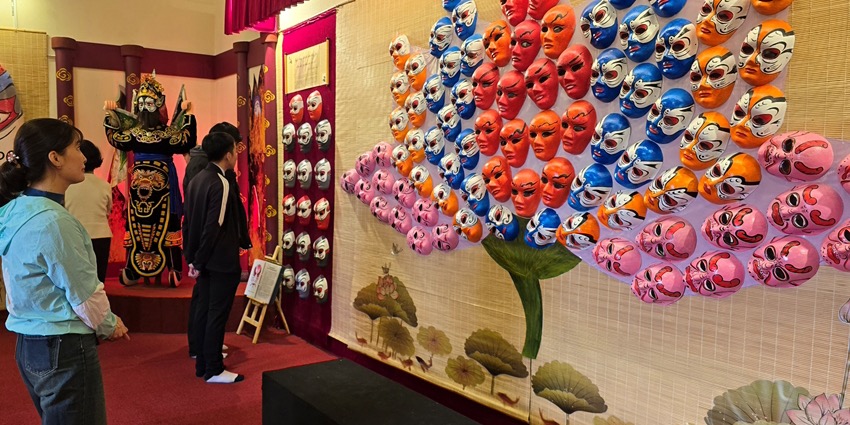 Launching Hue tuong mask exhibition space