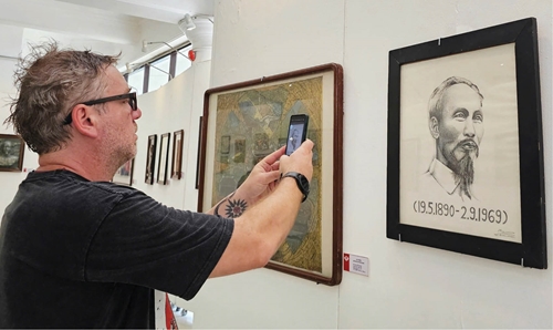 Artworks telling stories about Uncle Ho