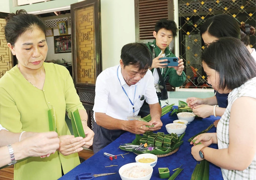 Food Tour Direction to Explore