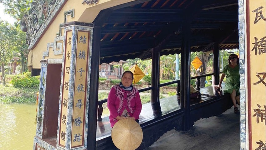 Wandering singers of the village