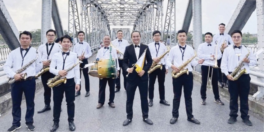 The artist who paints  sound