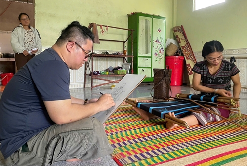 Opening of the “A Luoi traditional art” creation program