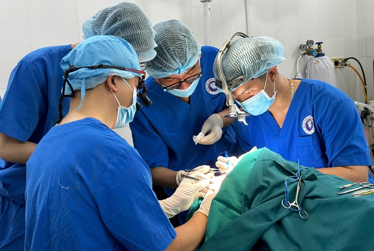 Free reconstructive surgery for 100 cases of congenital deformities