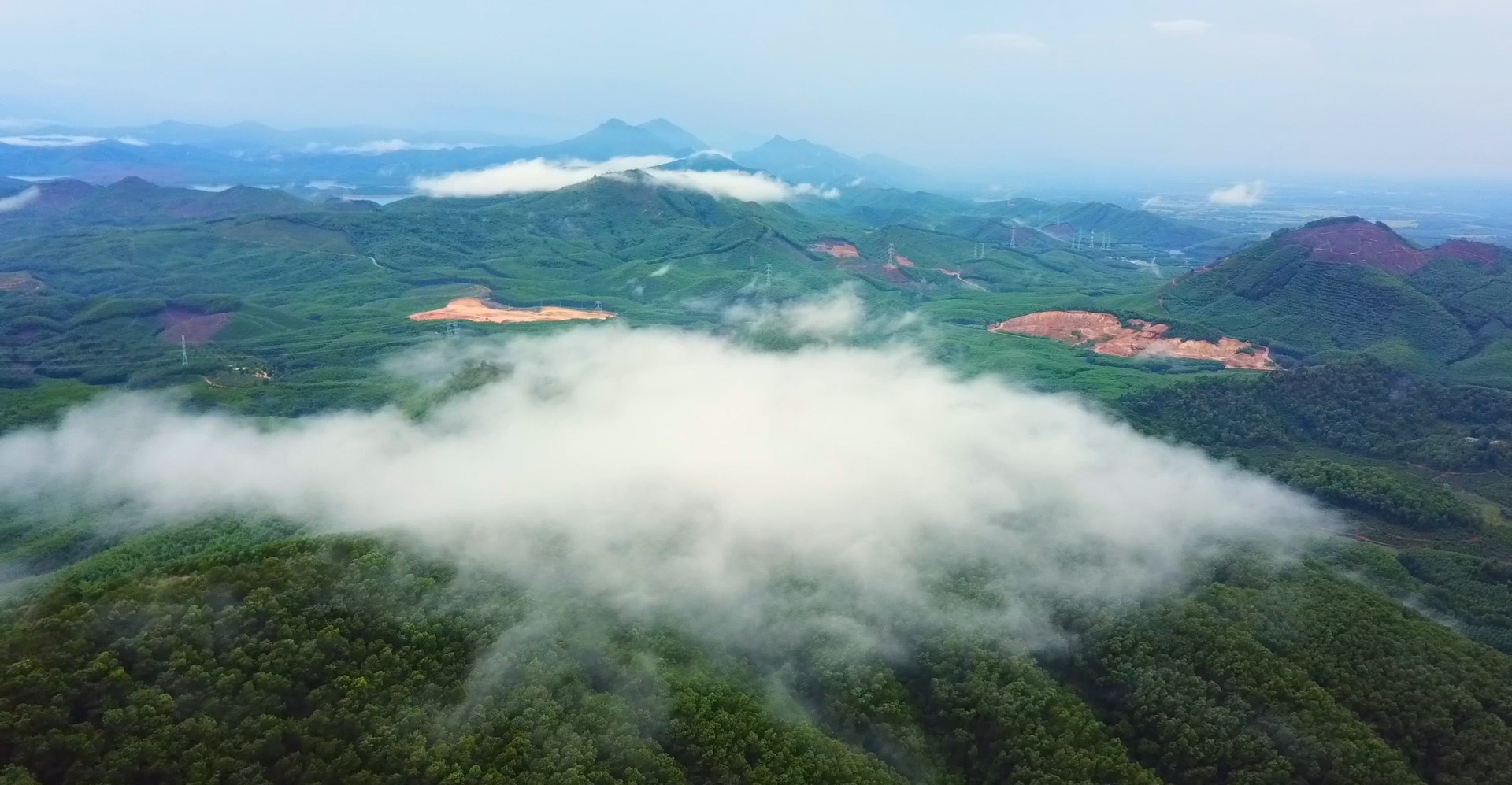 Hunting cloud on Hon Vuon Mountain