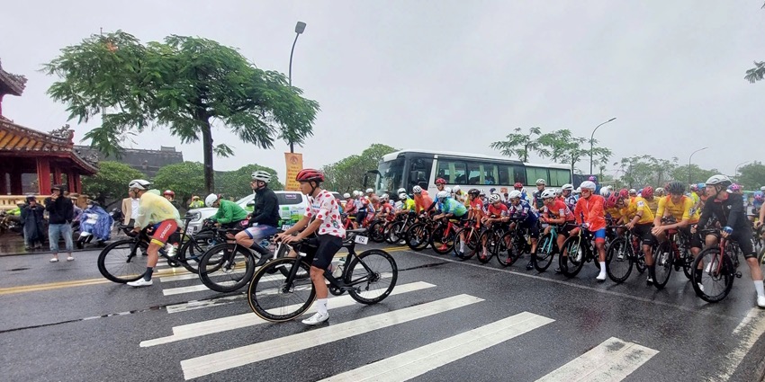 Stage 10 From Hue City to Da Nang City begins