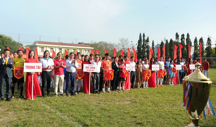 More than 350 players compete in Hue Students Football Tournament