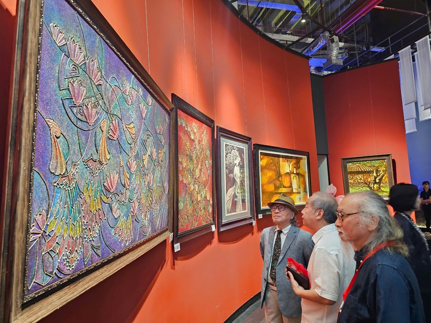 15 artists, 50 artworks and 1 love for Hue