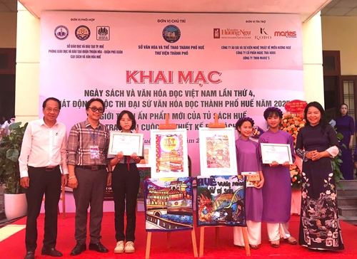 Two First prizes awarded in book cover design contest about Hue