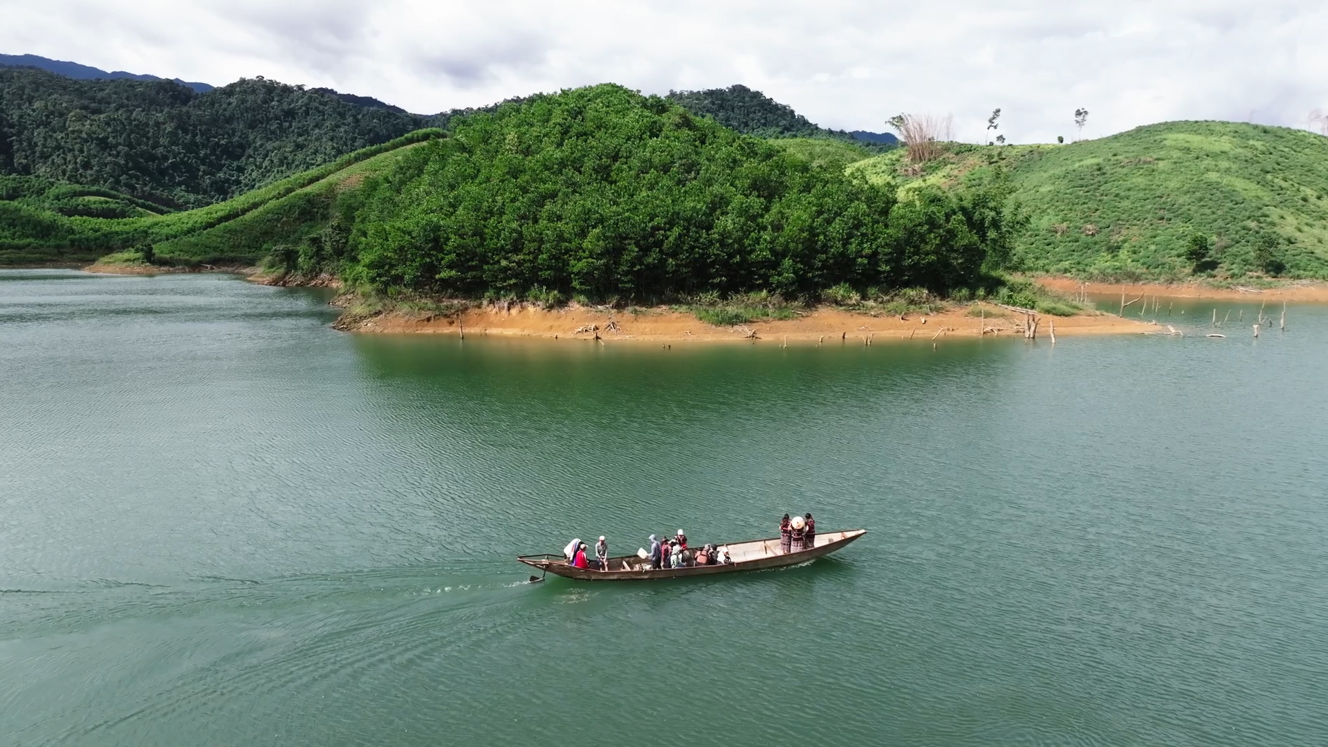 Quang Nham - The beauty of A Luoi mountains and forests