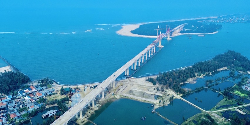 Final girder closure ceremony for Thuan An seaport overpass