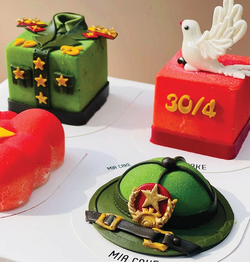Make it more meaningful with shaped entremet cakes