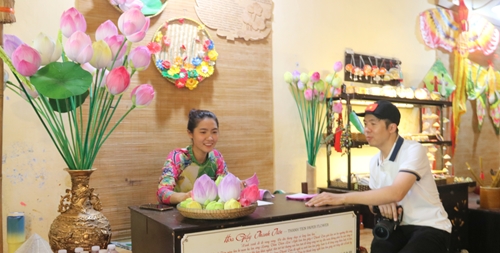 Promoting Hue tourism in Europe