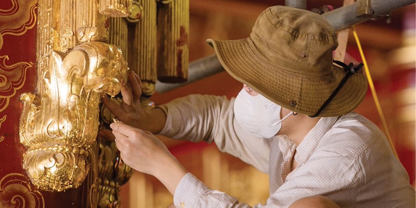 Silently “keeping the flame” for Hue’s heritage