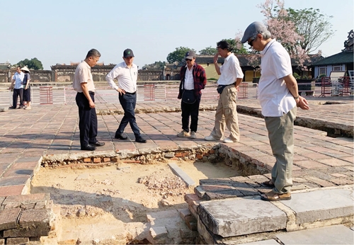 Reconstruction of Dai Cung Mon Sufficient Evidence from Archaeology to History