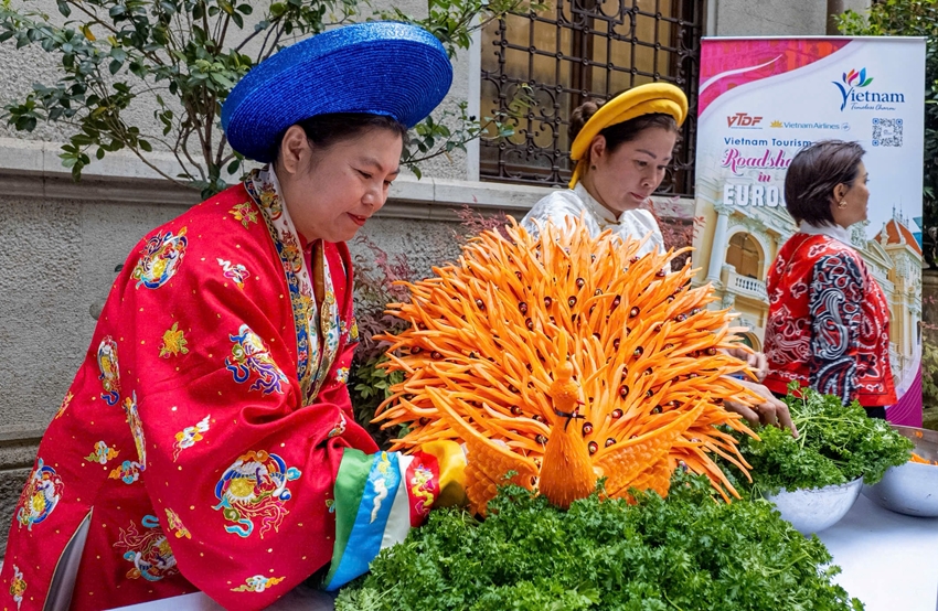 Hue implements many initiatives to internationalize Vietnamese culture