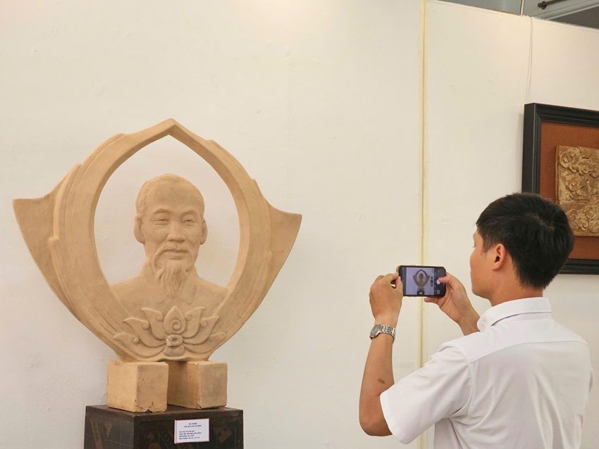 Closing of ceramic creation camp on the theme of Uncle Ho