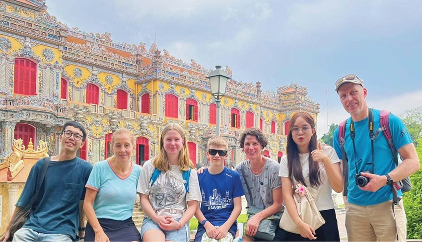 Spreading cultural values ​​to international friends