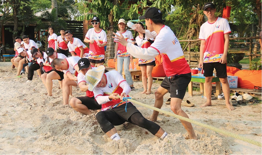 Traveling bonding with team building