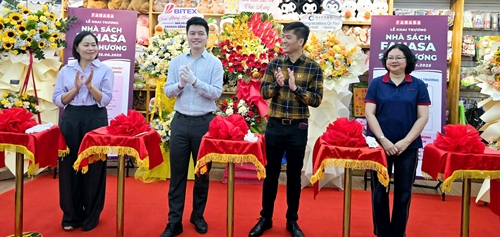 Grand opening of FAHASA Song Huong Bookstore