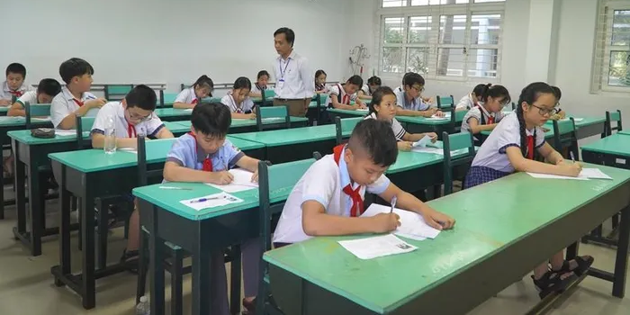 374 students got accepted into Nguyen Tri Phuong Secondary School