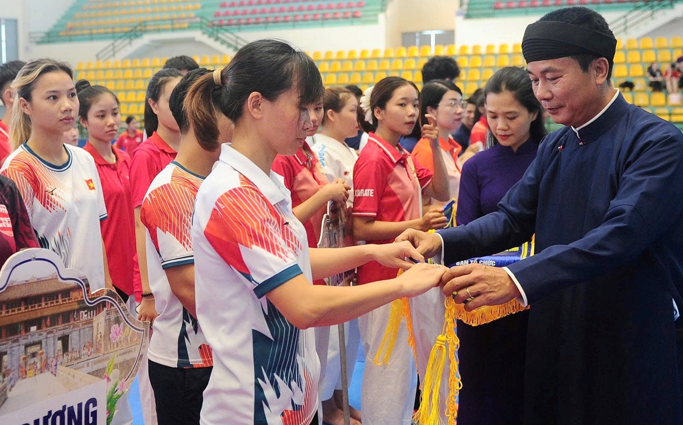 Nearly 500 athletes compete in the National Karate Championship in Hue
