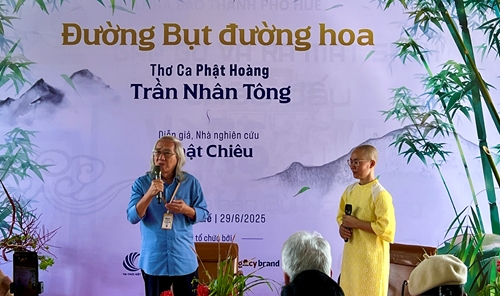 Path of Enlightenment, path of flowers - Poetry of Emperor - Monk Tran Nhan Tong