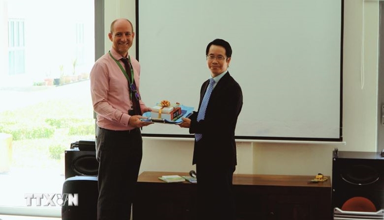 Promoting Vietnamese culture and traditional hand embroidery art in Brunei