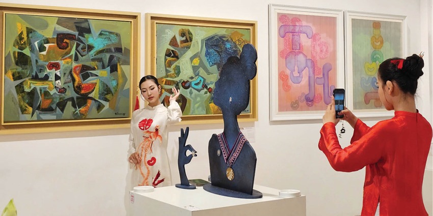 A “Conversation” between artists and sculptor Diem Phung Thi