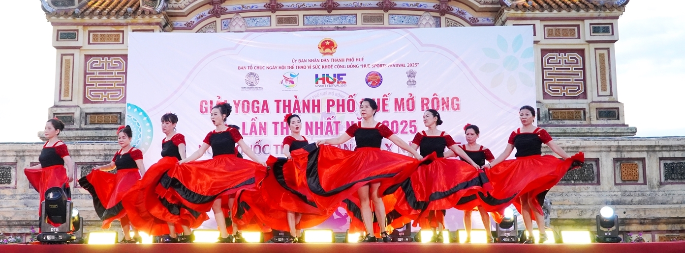 Over 300 athletes participate in Hue City Yoga Open Tournament 2025