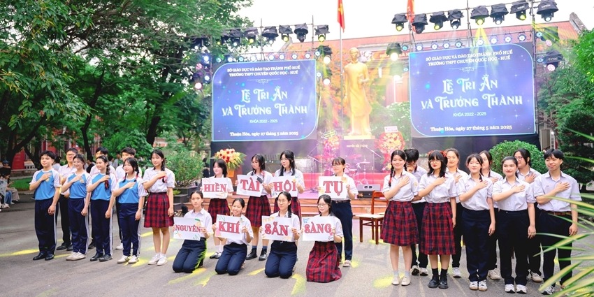 Quoc Hoc - Hue High School for the Gifted recorded 5 top-scorers