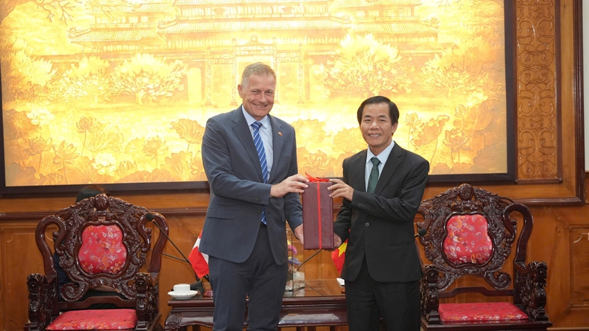 Chairman of Hue City People’s Committee Nguyen Van Phuong has a courtesy meeting with the Ambassador of Denmark to Vietnam