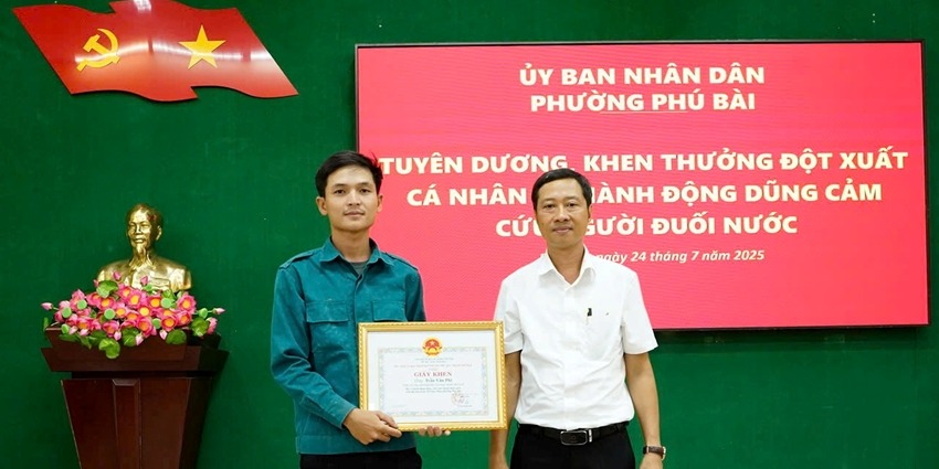 Phu Bai Brave young man commended for rescuing drowning child
