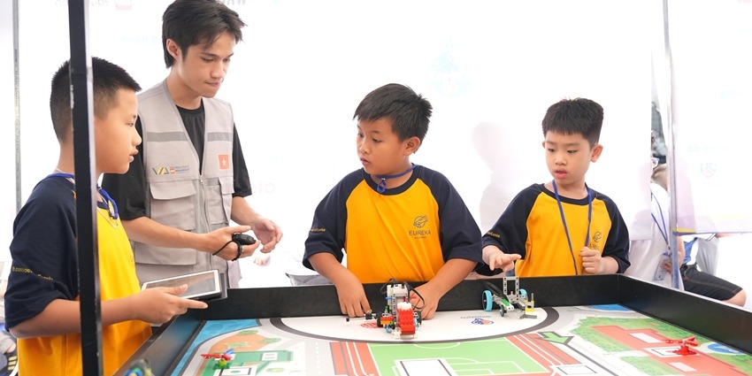 Hue students win championship in B0 category at Robotacon WRO 2025