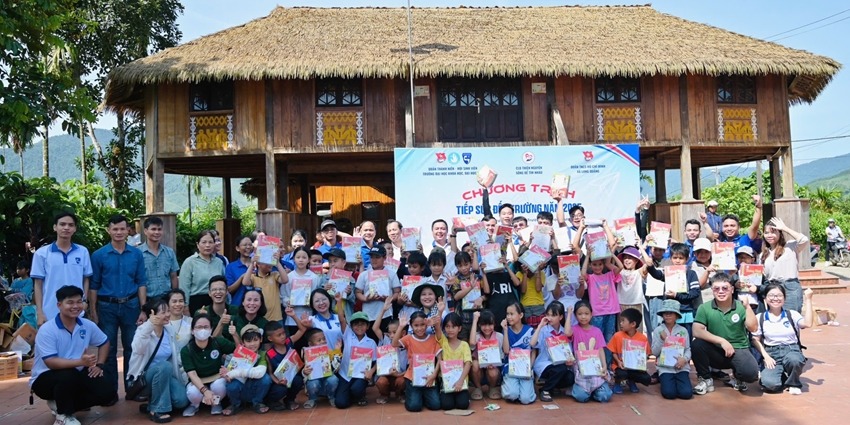 Donating books, bicycles, and essentials to students in Long Quang Commune