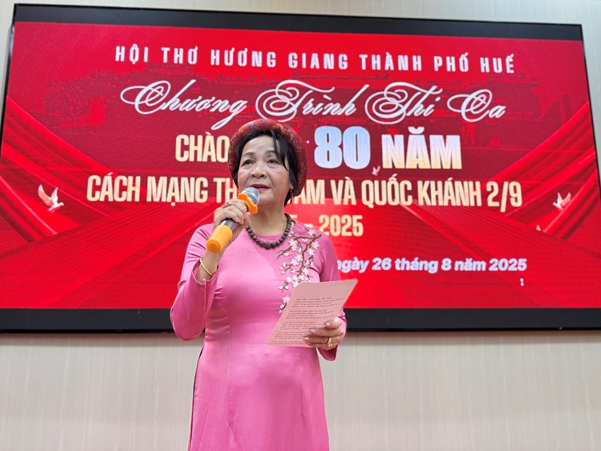 Huong Giang Poetry Festival spreads the love for the homeland through verse