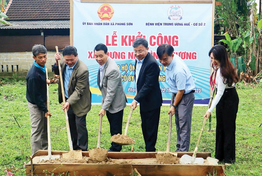 “Saying goodbye” to makeshift and dilapidated houses