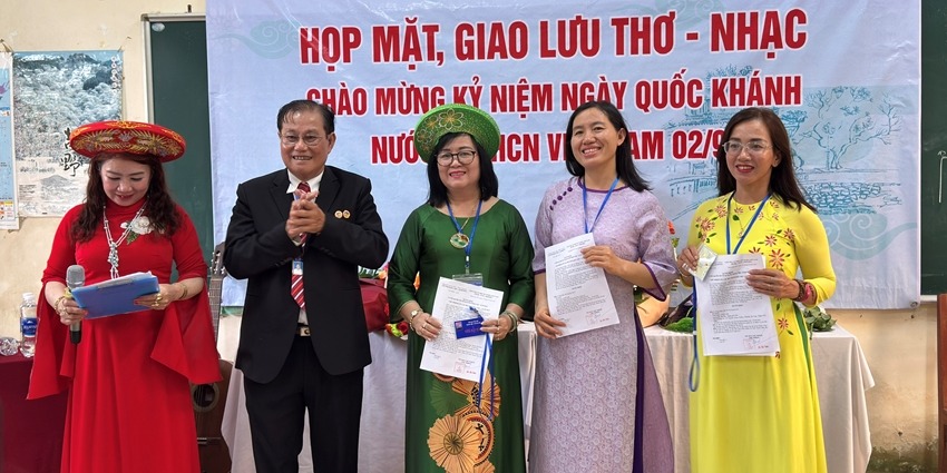 Gathering and exchange at Haiku Club