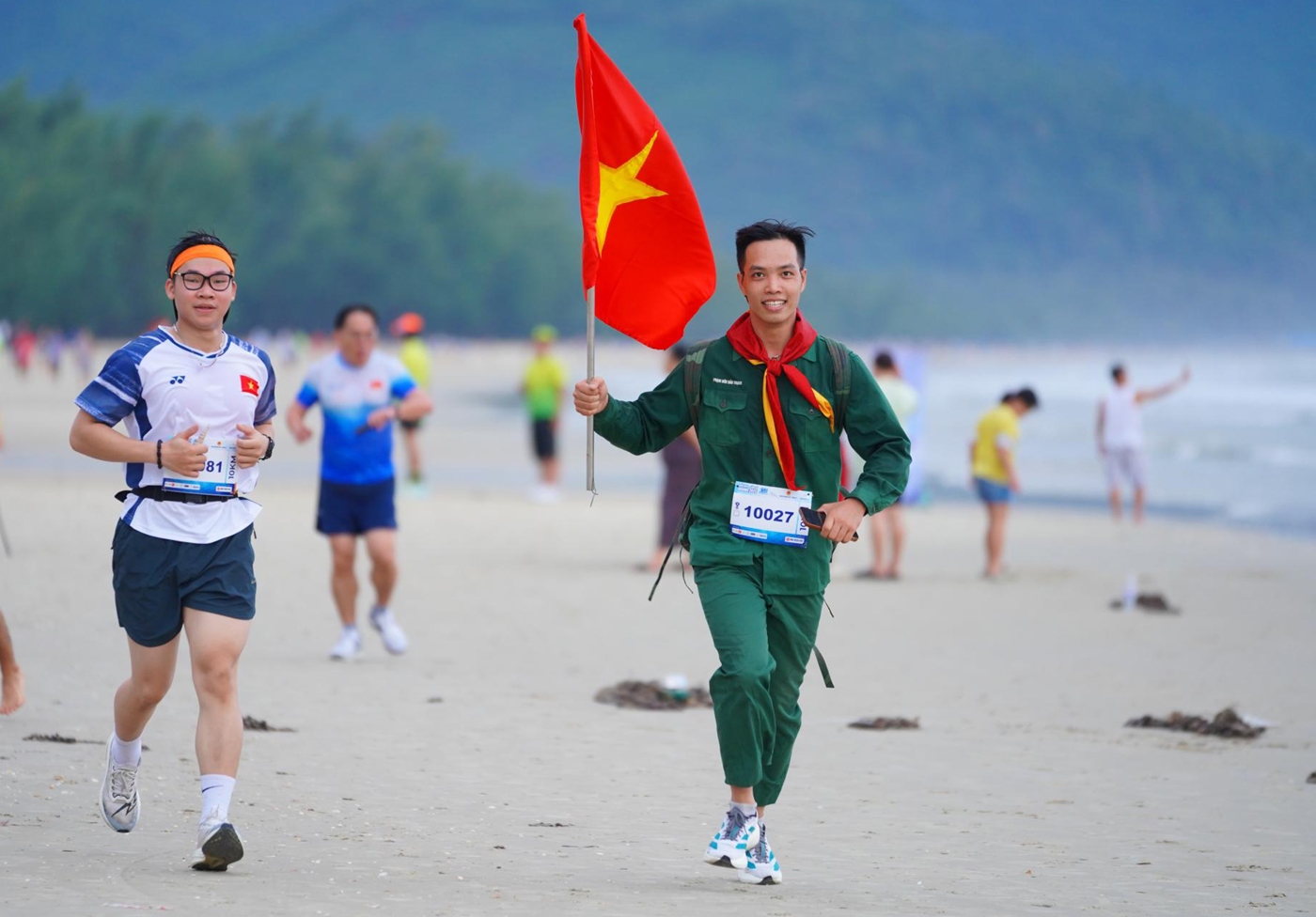 Over 1,000 runners participate in Chan May - Lang Co Jogging Marathon 2025