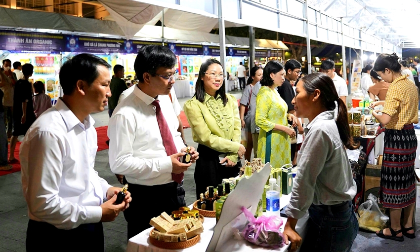 Showcasing 100 science and technology products and trademark-protected products