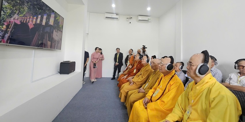 Vietnam Buddhist Academy in Hue launches digital archive exhibition