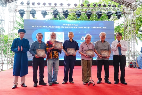 Gathering memories and inspiration in Hue literary and artistic space