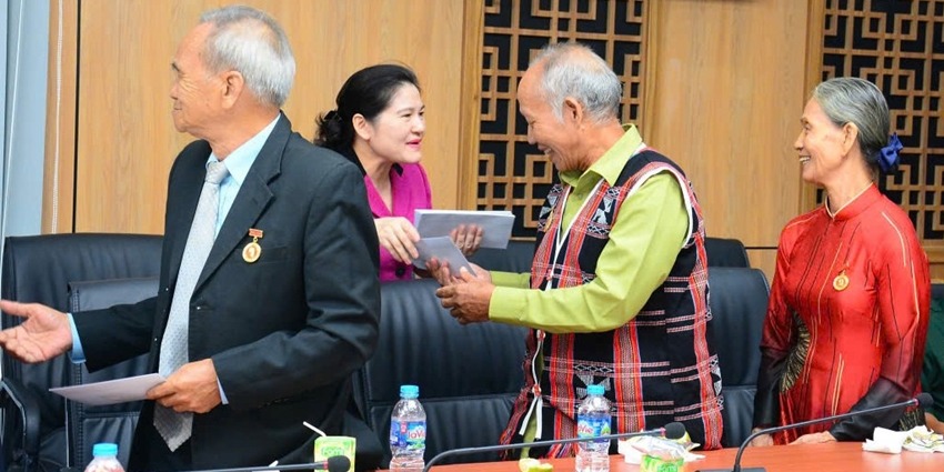 Deputy Minister of Home Affairs receives delegation of revolutionary contributors from Hue City