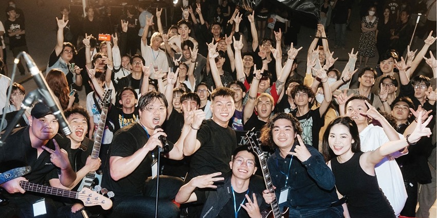 Hue rock rises with “Long Ma Ngu Trieu”