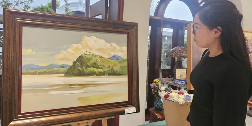 Hue artists “wanders” with moonlight and wind