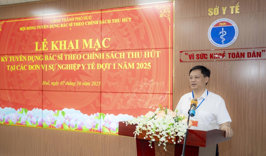 Doctor recruitment program under the talent attraction policy at Hue City’s medical units officially kicks off