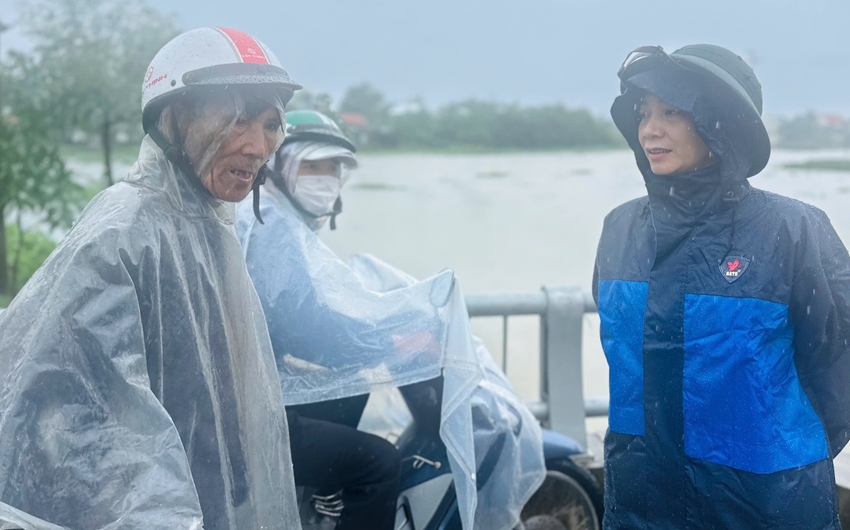 Urgently evacuating residents to prevent the risk of landslides caused by heavy rainfall