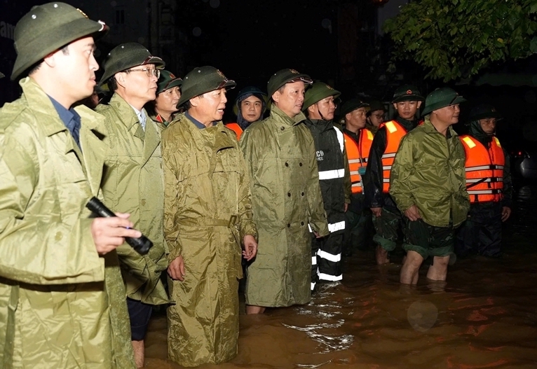 Focusing utmost efforts on responding to the historic flood, protecting safety of people