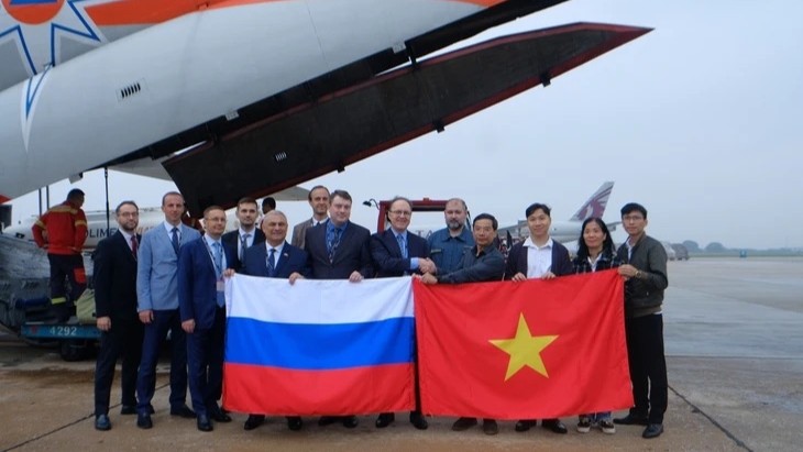 Russia delivers nearly 30 tons of emergency aid to support flood-hit Hue City